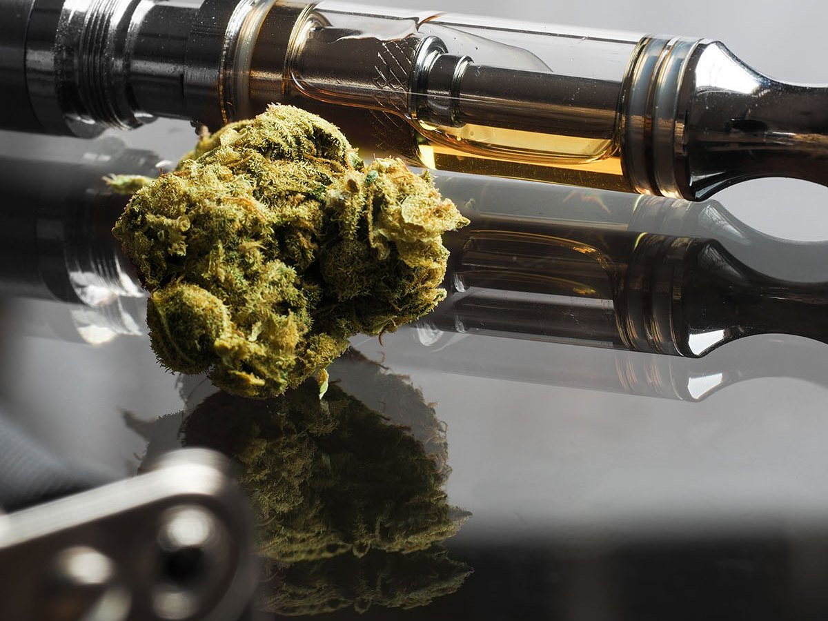 Which Is Better For Smoking Cannabis-Dry Herb Vape Pen Or Oil Vape&nbsp;Pen?